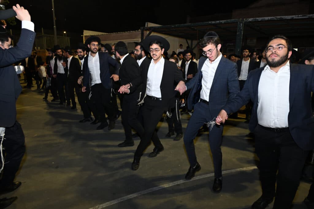 מאות אבות ובנים התכנסו להדלקה המרכזית בשמואל הנביא