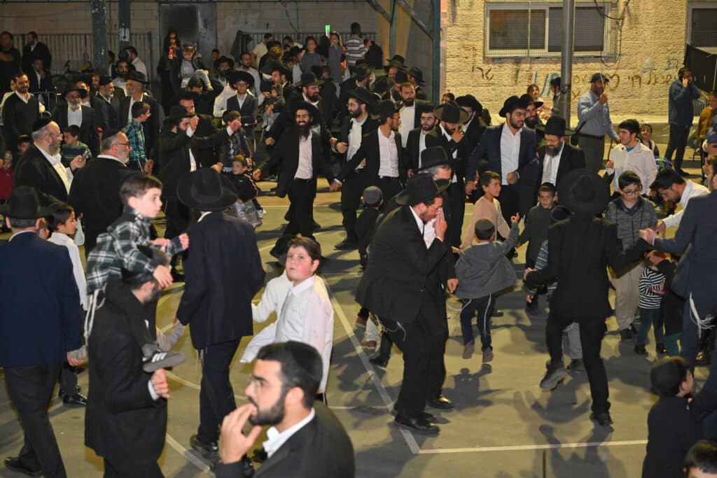 מאות אבות ובנים התכנסו להדלקה המרכזית בשמואל הנביא