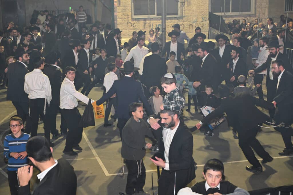 מאות אבות ובנים התכנסו להדלקה המרכזית בשמואל הנביא