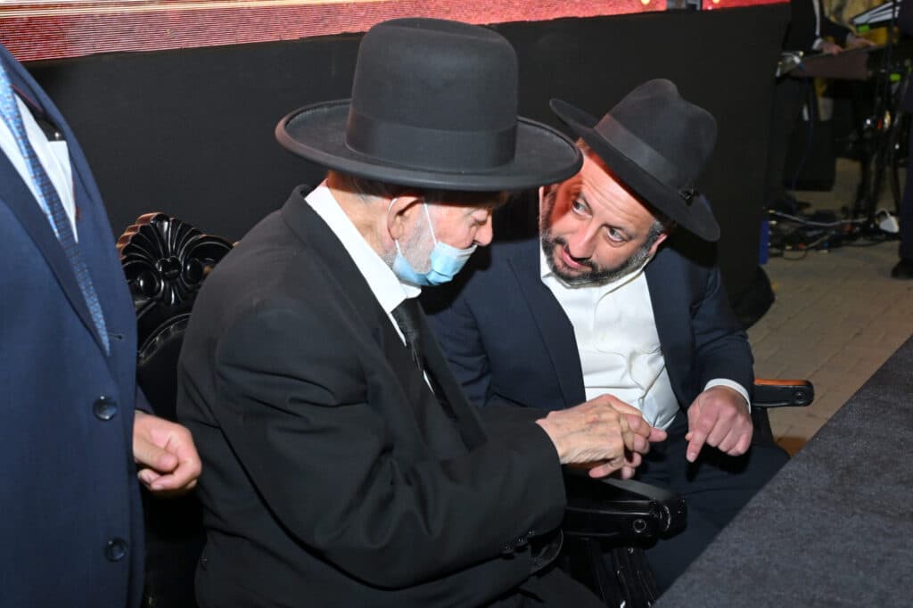 מאות אבות ובנים התכנסו להדלקה המרכזית בשמואל הנביא