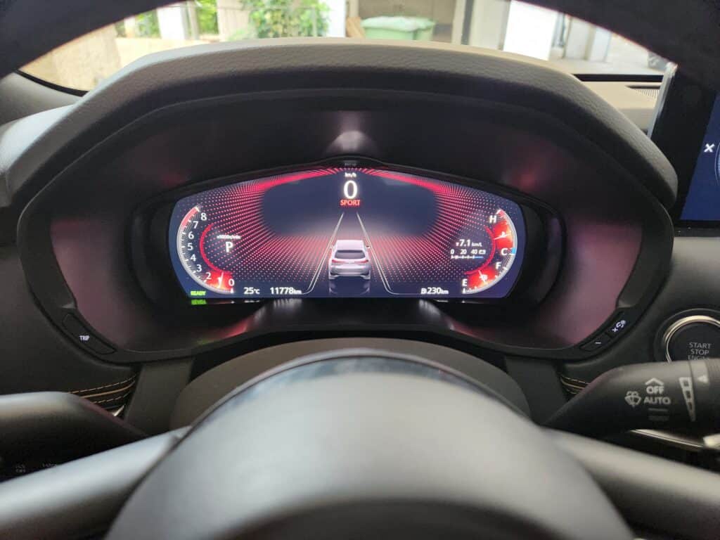 תשכחו מכל מה שידעתם: מאזדה CX-90 משנה את כללי המשחק