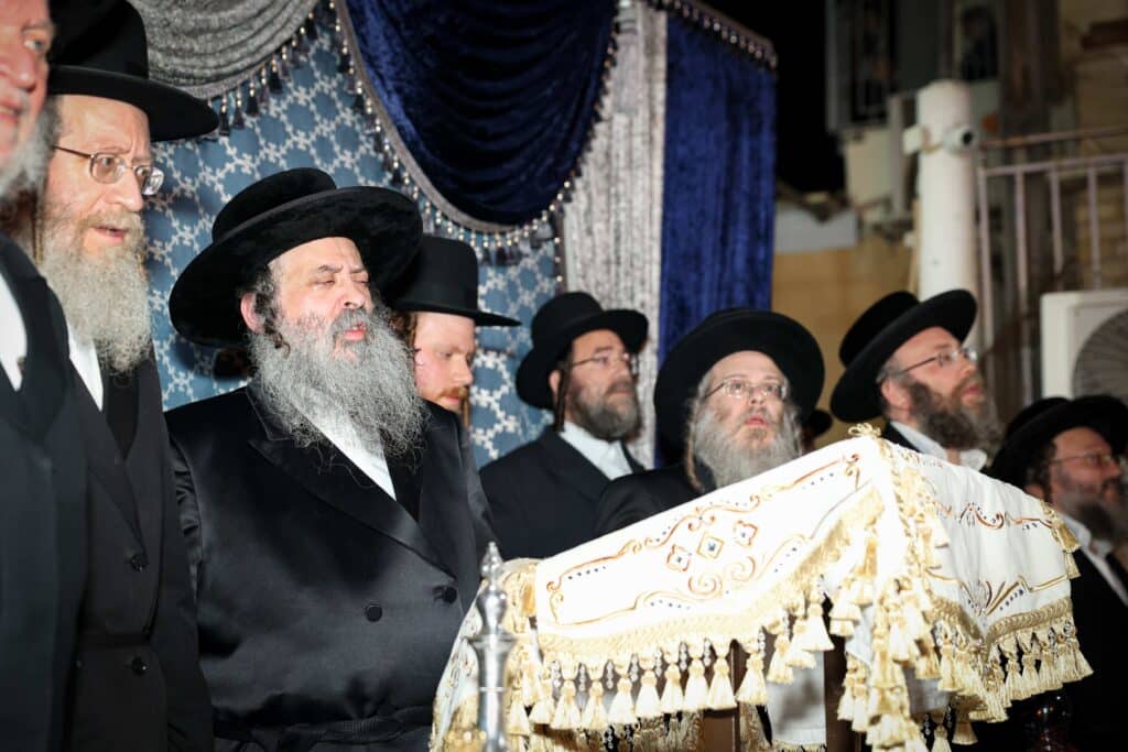 ראש ישיבת סאטמר הדליק את האש בשיכון החסידות בבני ברק