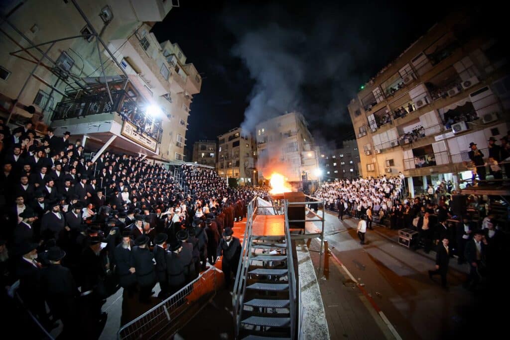 ראש ישיבת סאטמר הדליק את האש בשיכון החסידות בבני ברק