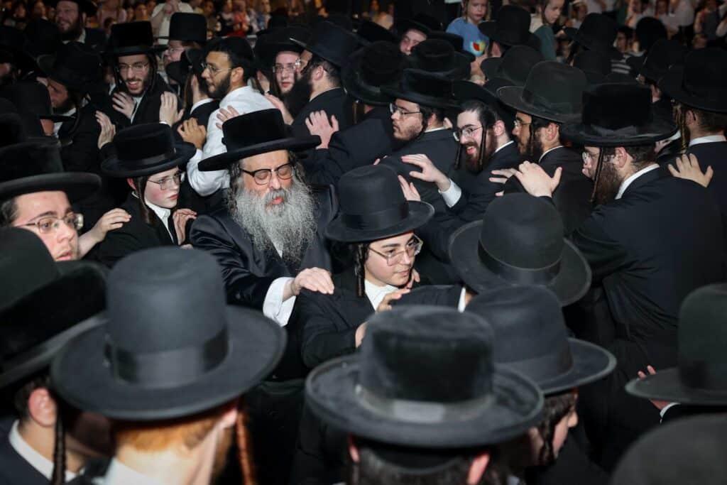 ראש ישיבת סאטמר הדליק את האש בשיכון החסידות בבני ברק