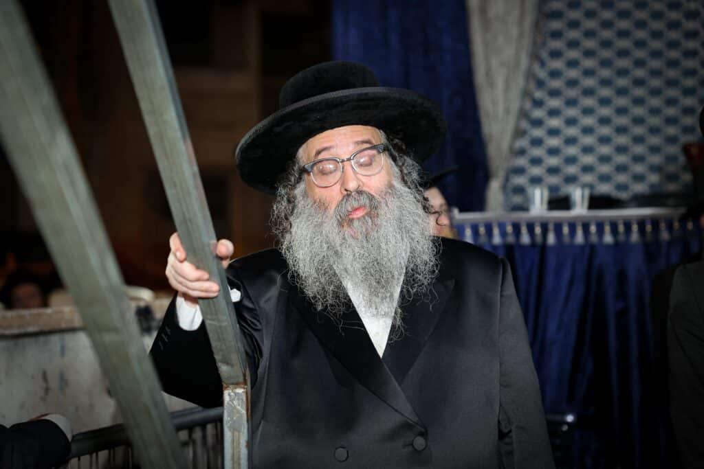 ראש ישיבת סאטמר הדליק את האש בשיכון החסידות בבני ברק