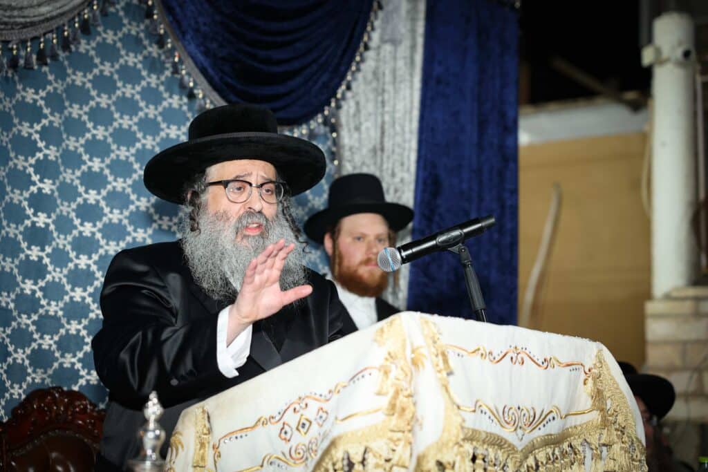 ראש ישיבת סאטמר הדליק את האש בשיכון החסידות בבני ברק