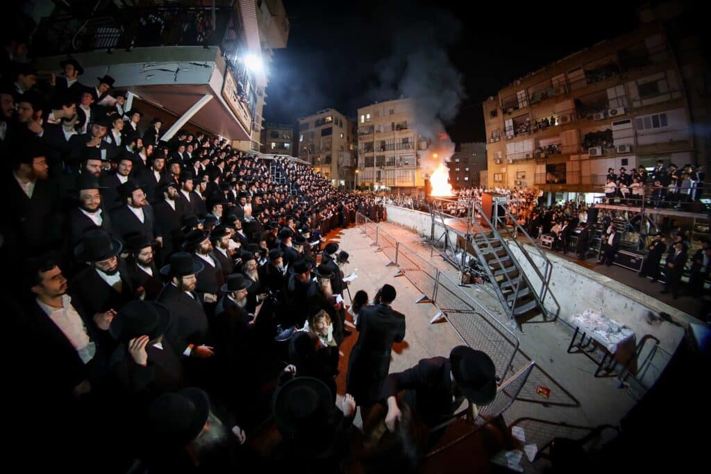 ראש ישיבת סאטמר הדליק את האש בשיכון החסידות בבני ברק