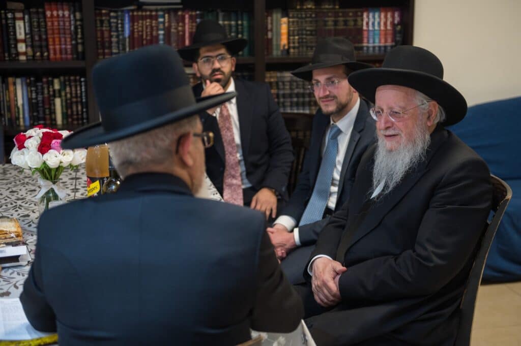 בכפר יונה הצדיעו לאברכים ובחורי הישיבות מסיימי המסכתות בכפר יונה הצדיעו לאברכים ובחורי הישיבות מסיימי המסכתות