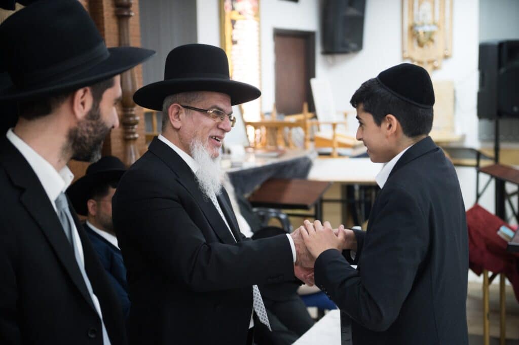 בכפר יונה הצדיעו לאברכים ובחורי הישיבות מסיימי המסכתות בכפר יונה הצדיעו לאברכים ובחורי הישיבות מסיימי המסכתות