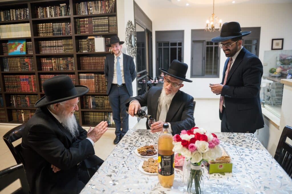 בכפר יונה הצדיעו לאברכים ובחורי הישיבות מסיימי המסכתות בכפר יונה הצדיעו לאברכים ובחורי הישיבות מסיימי המסכתות