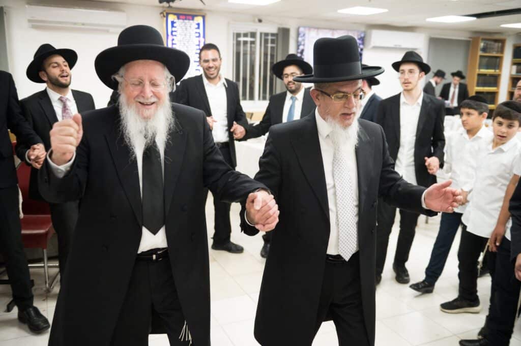 בכפר יונה הצדיעו לאברכים ובחורי הישיבות מסיימי המסכתות בכפר יונה הצדיעו לאברכים ובחורי הישיבות מסיימי המסכתות