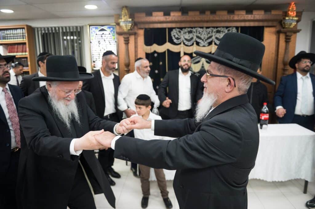 בכפר יונה הצדיעו לאברכים ובחורי הישיבות מסיימי המסכתות בכפר יונה הצדיעו לאברכים ובחורי הישיבות מסיימי המסכתות