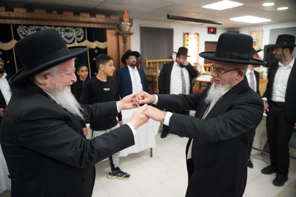 בכפר יונה הצדיעו לאברכים ובחורי הישיבות מסיימי המסכתות בכפר יונה הצדיעו לאברכים ובחורי הישיבות מסיימי המסכתות