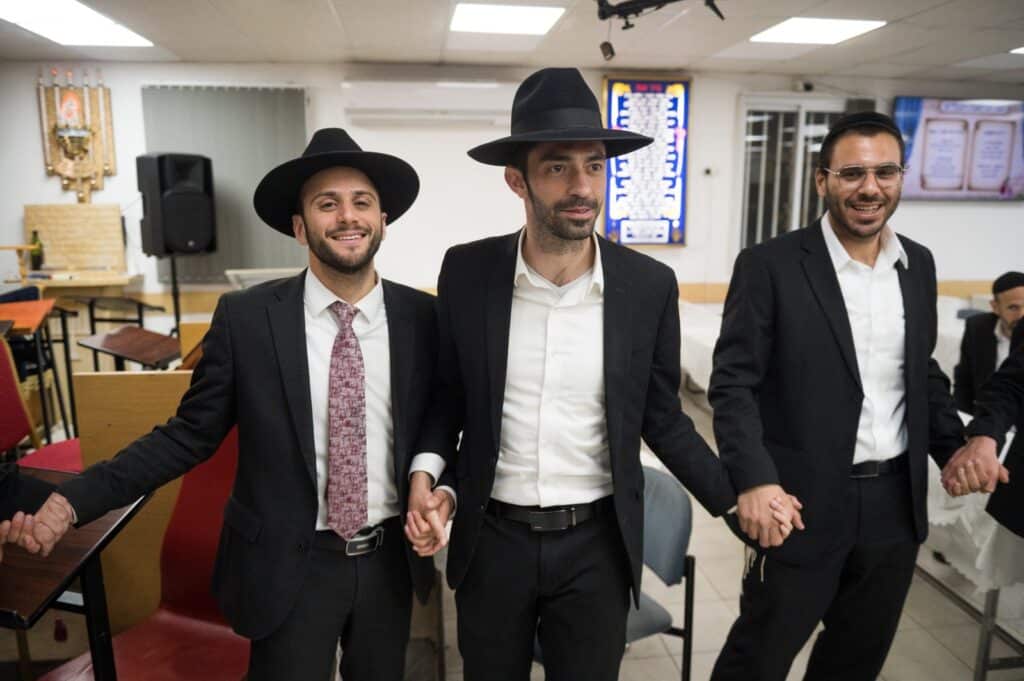 בכפר יונה הצדיעו לאברכים ובחורי הישיבות מסיימי המסכתות בכפר יונה הצדיעו לאברכים ובחורי הישיבות מסיימי המסכתות