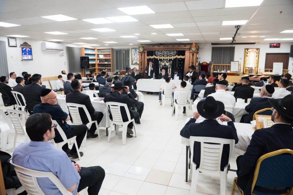 בכפר יונה הצדיעו לאברכים ובחורי הישיבות מסיימי המסכתות בכפר יונה הצדיעו לאברכים ובחורי הישיבות מסיימי המסכתות