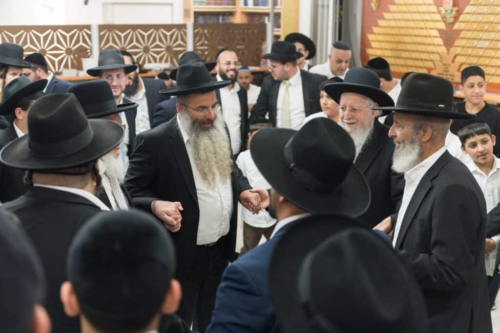 בכפר יונה הצדיעו לאברכים ובחורי הישיבות מסיימי המסכתות בכפר יונה הצדיעו לאברכים ובחורי הישיבות מסיימי המסכתות