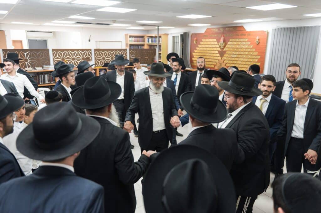 בכפר יונה הצדיעו לאברכים ובחורי הישיבות מסיימי המסכתות בכפר יונה הצדיעו לאברכים ובחורי הישיבות מסיימי המסכתות