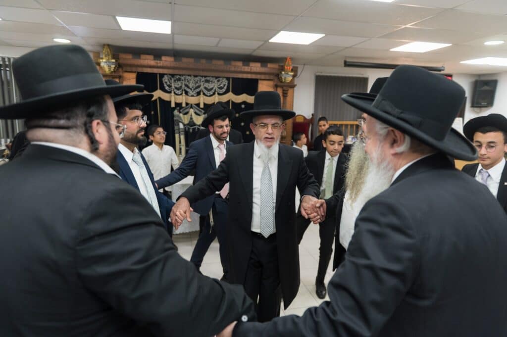 בכפר יונה הצדיעו לאברכים ובחורי הישיבות מסיימי המסכתות בכפר יונה הצדיעו לאברכים ובחורי הישיבות מסיימי המסכתות