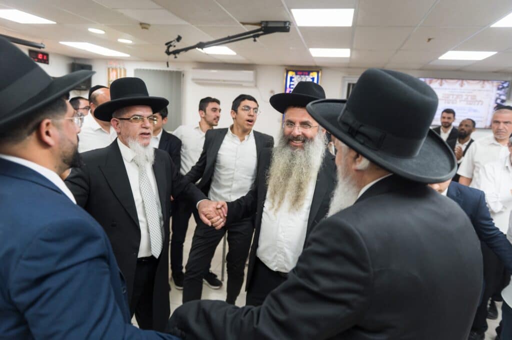 בכפר יונה הצדיעו לאברכים ובחורי הישיבות מסיימי המסכתות בכפר יונה הצדיעו לאברכים ובחורי הישיבות מסיימי המסכתות