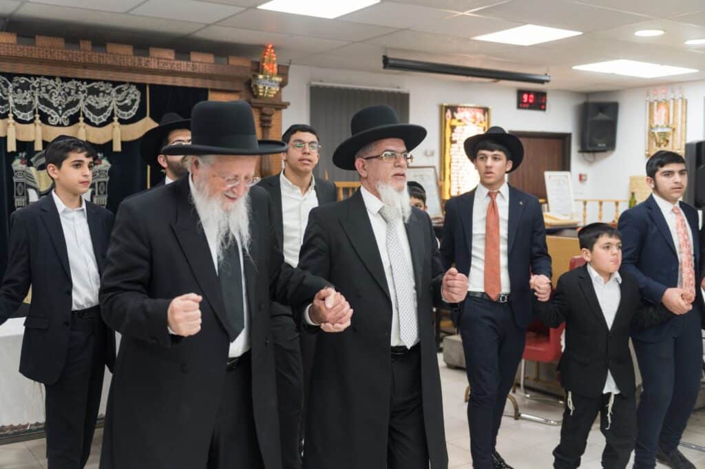 בכפר יונה הצדיעו לאברכים ובחורי הישיבות מסיימי המסכתות בכפר יונה הצדיעו לאברכים ובחורי הישיבות מסיימי המסכתות