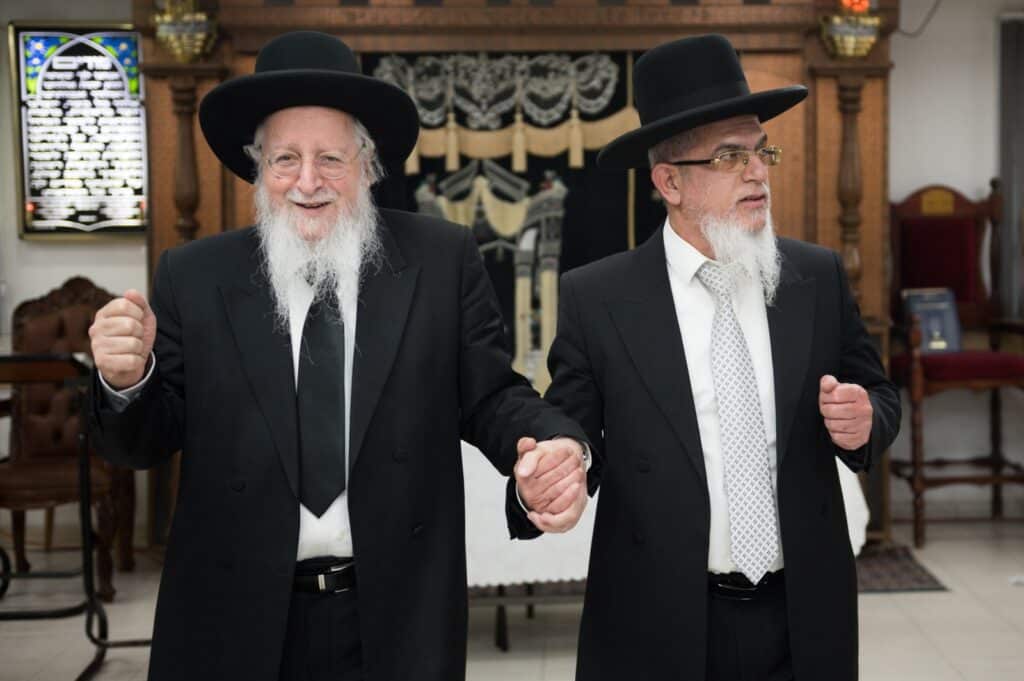 בכפר יונה הצדיעו לאברכים ובחורי הישיבות מסיימי המסכתות בכפר יונה הצדיעו לאברכים ובחורי הישיבות מסיימי המסכתות