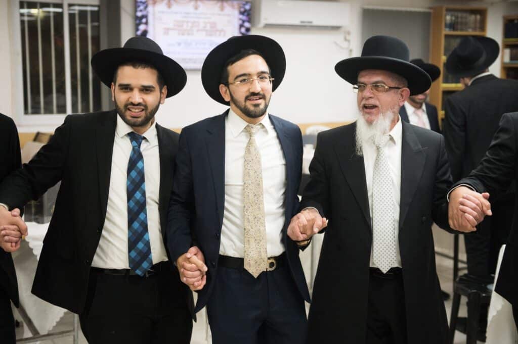 בכפר יונה הצדיעו לאברכים ובחורי הישיבות מסיימי המסכתות בכפר יונה הצדיעו לאברכים ובחורי הישיבות מסיימי המסכתות