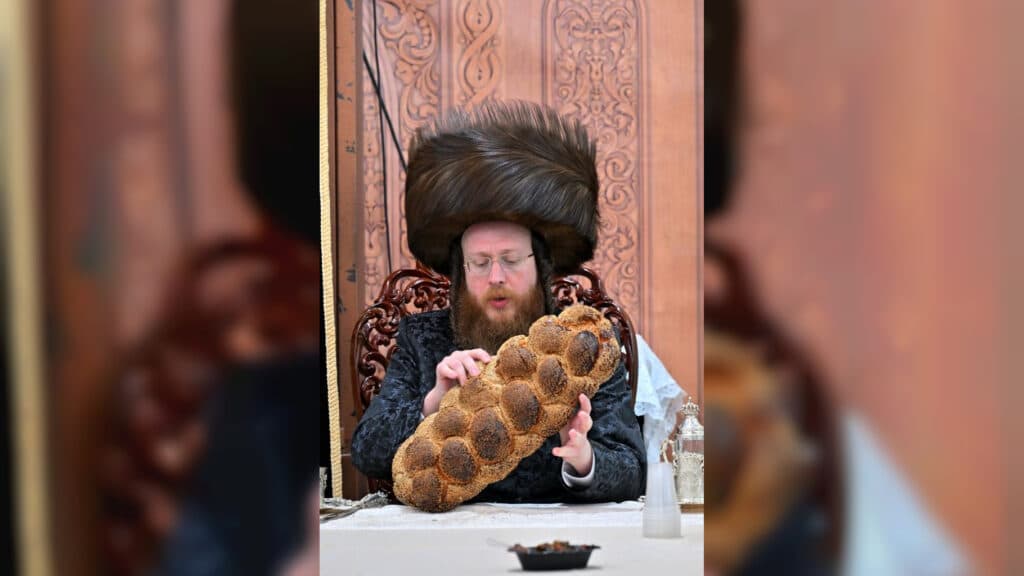 האדמו"ר מספינקא ערך את שולחנו לרגל הילולת אבי השושלת