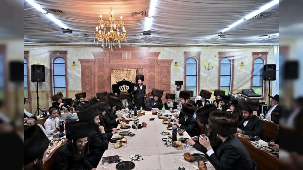 האדמו"ר מספינקא ערך את שולחנו לרגל הילולת אבי השושלת