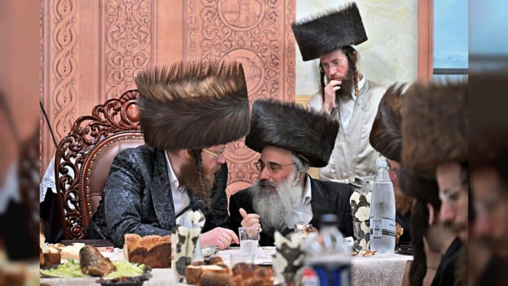 האדמו"ר מספינקא ערך את שולחנו לרגל הילולת אבי השושלת