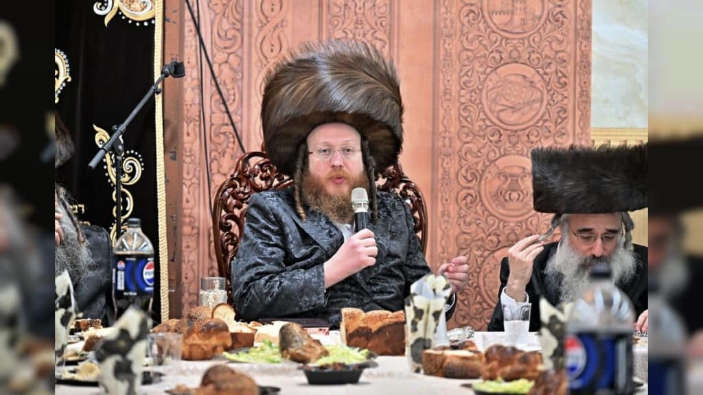 האדמו"ר מספינקא ערך את שולחנו לרגל הילולת אבי השושלת