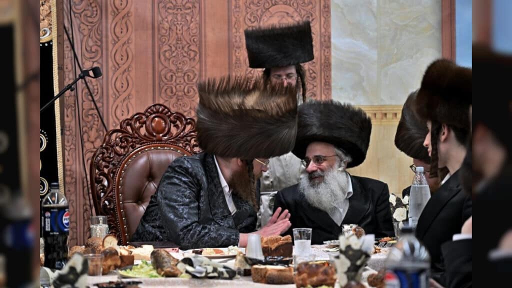 האדמו"ר מספינקא ערך את שולחנו לרגל הילולת אבי השושלת