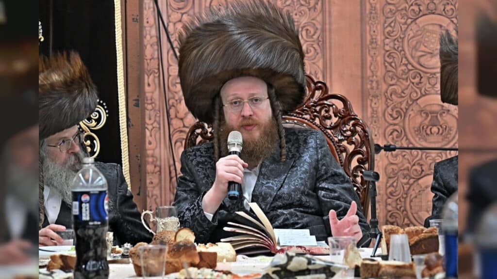 האדמו"ר מספינקא ערך את שולחנו לרגל הילולת אבי השושלת