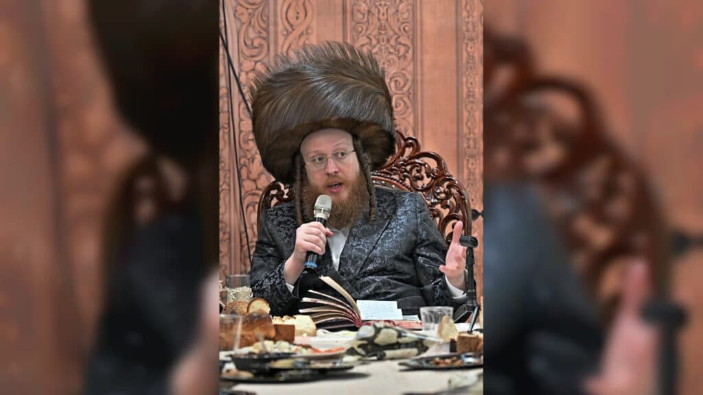 האדמו"ר מספינקא ערך את שולחנו לרגל הילולת אבי השושלת