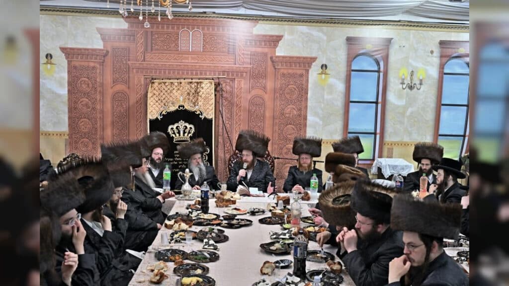 האדמו"ר מספינקא ערך את שולחנו לרגל הילולת אבי השושלת