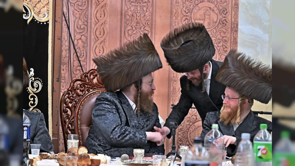 האדמו"ר מספינקא ערך את שולחנו לרגל הילולת אבי השושלת