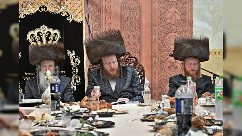 האדמו"ר מספינקא ערך את שולחנו לרגל הילולת אבי השושלת