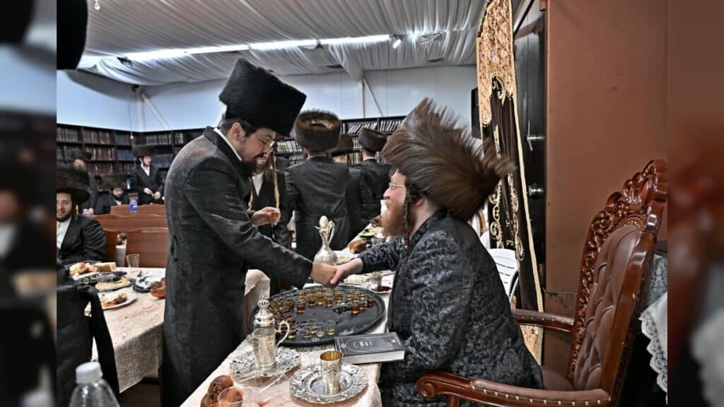 האדמו"ר מספינקא ערך את שולחנו לרגל הילולת אבי השושלת