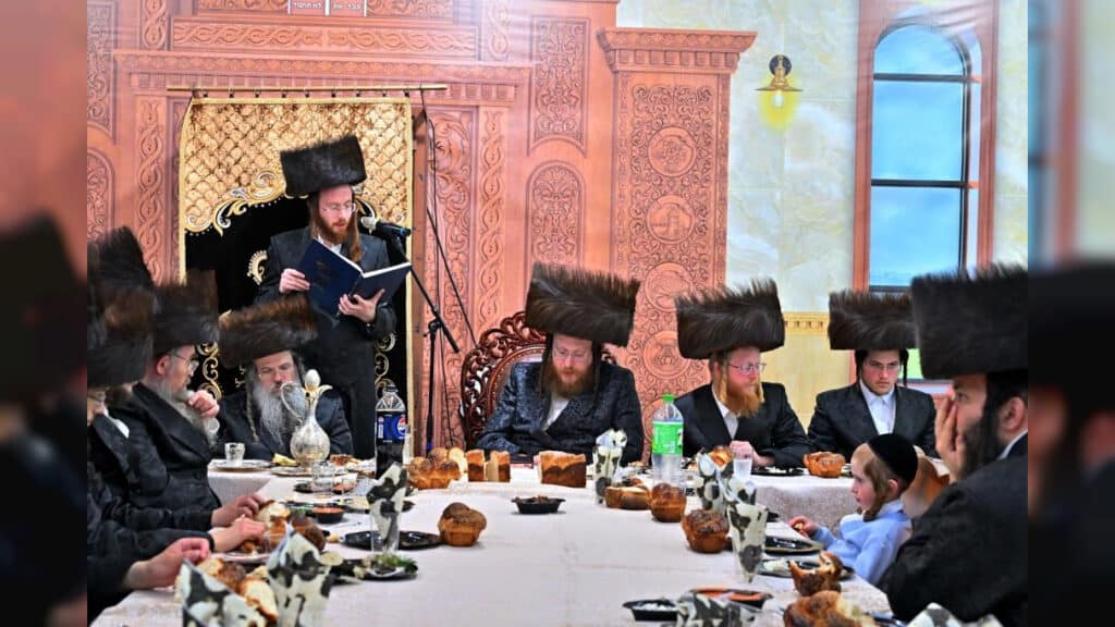 האדמו"ר מספינקא ערך את שולחנו לרגל הילולת אבי השושלת