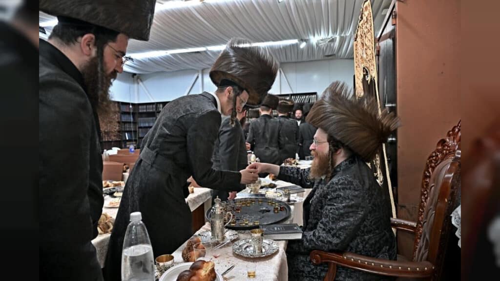 האדמו"ר מספינקא ערך את שולחנו לרגל הילולת אבי השושלת