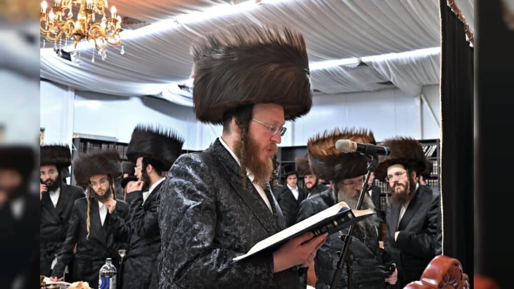 האדמו"ר מספינקא ערך את שולחנו לרגל הילולת אבי השושלת