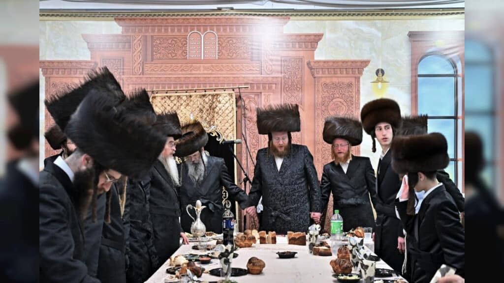 האדמו"ר מספינקא ערך את שולחנו לרגל הילולת אבי השושלת