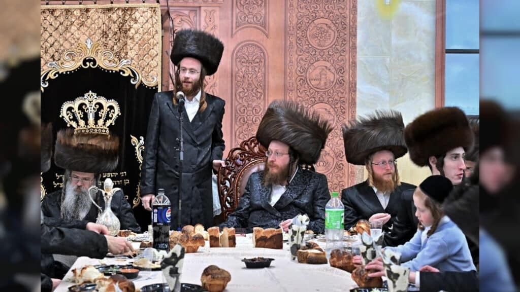 האדמו"ר מספינקא ערך את שולחנו לרגל הילולת אבי השושלת