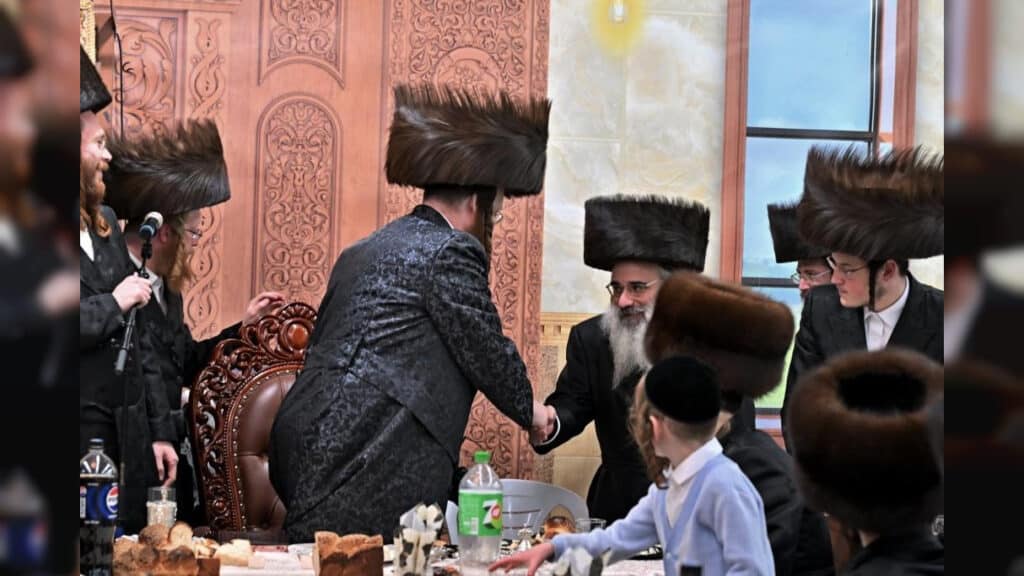 האדמו"ר מספינקא ערך את שולחנו לרגל הילולת אבי השושלת