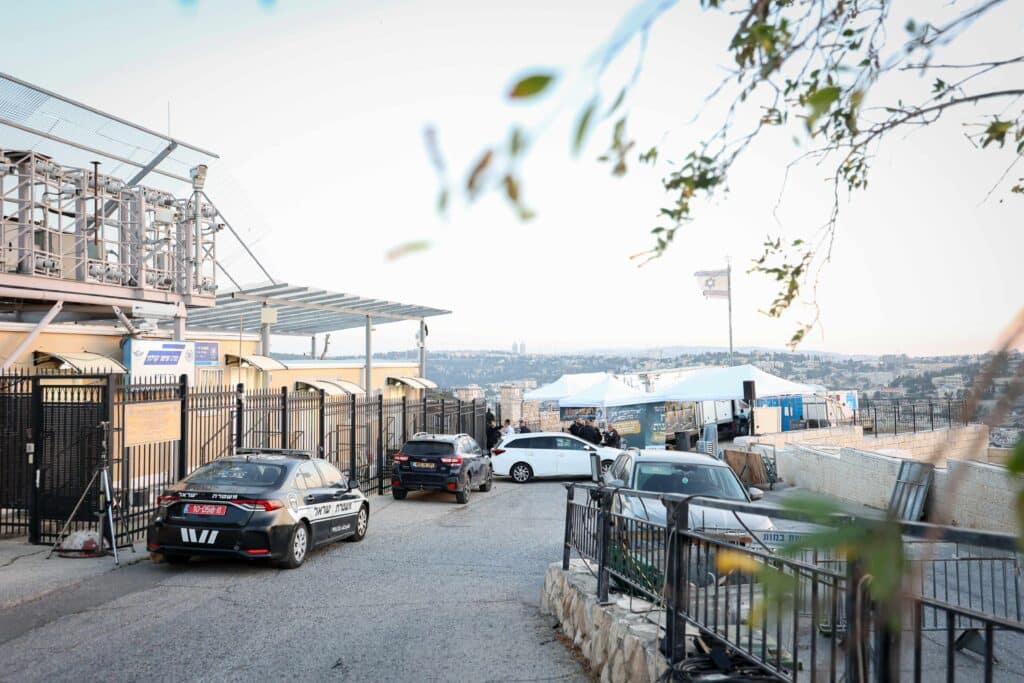 טיש ותפילה: המונים עלו לציונו של הרה"ק רבי שלומקה מזוועיהל