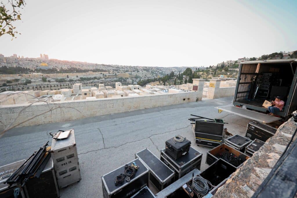 טיש ותפילה: המונים עלו לציונו של הרה"ק רבי שלומקה מזוועיהל