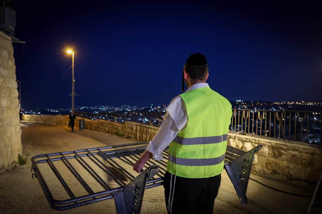 טיש ותפילה: המונים עלו לציונו של הרה"ק רבי שלומקה מזוועיהל