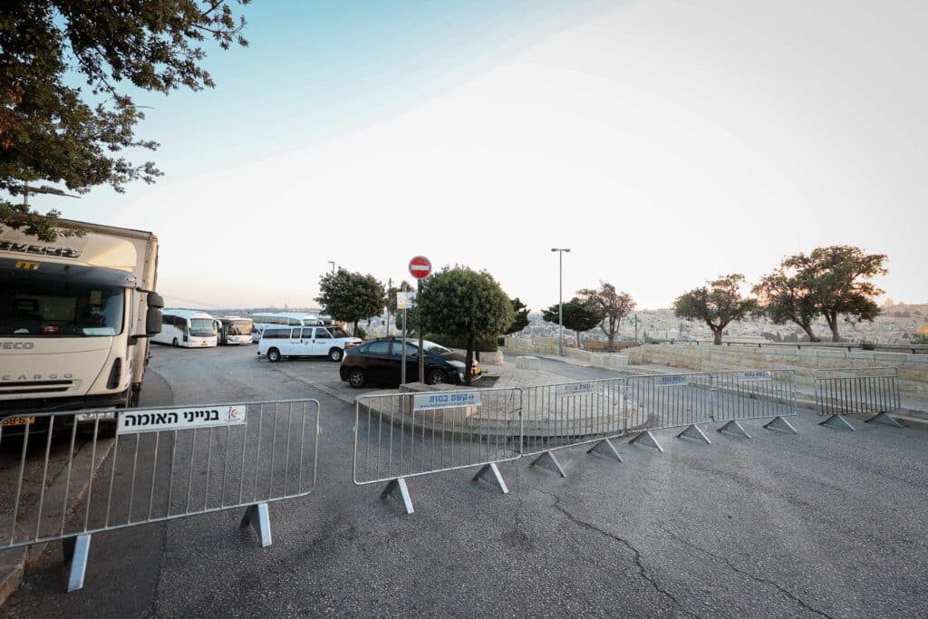 טיש ותפילה: המונים עלו לציונו של הרה"ק רבי שלומקה מזוועיהל