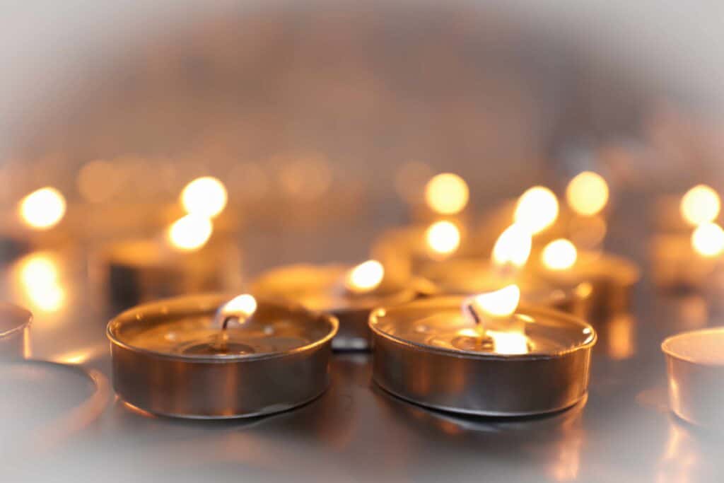 טיש ותפילה: המונים עלו לציונו של הרה"ק רבי שלומקה מזוועיהל