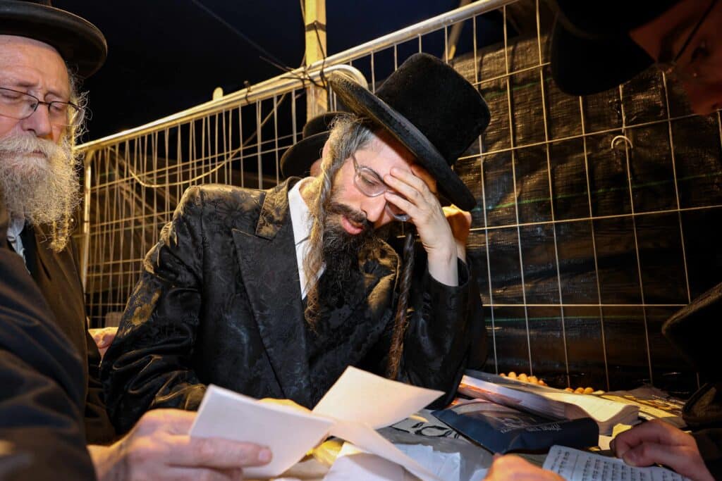 טיש ותפילה: המונים עלו לציונו של הרה"ק רבי שלומקה מזוועיהל