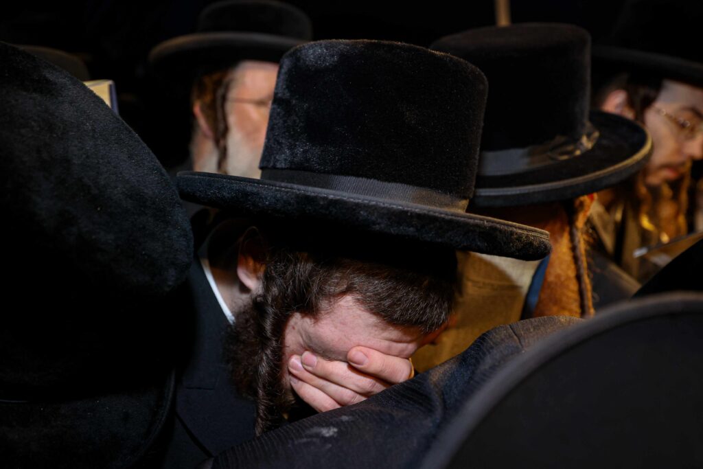 טיש ותפילה: המונים עלו לציונו של הרה"ק רבי שלומקה מזוועיהל